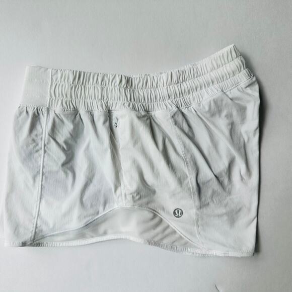 Lululemon Hotty Hot II Low Rise Short 2.5" White Size 10 Run Gym - Picture 2 of 7